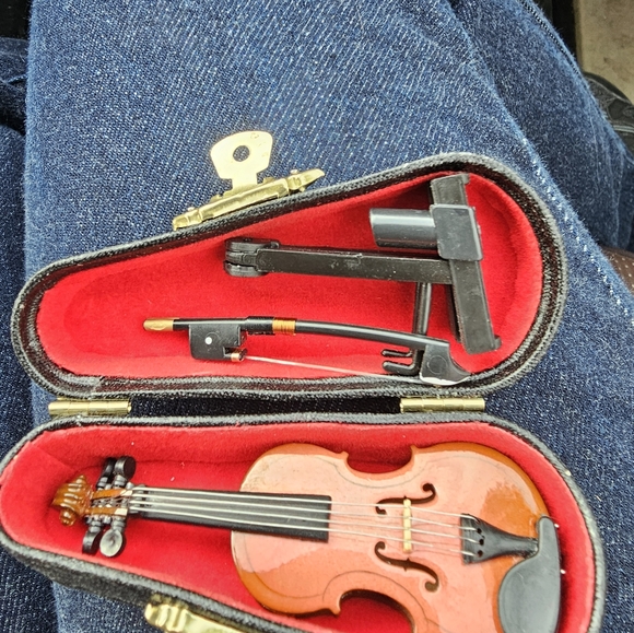 Wooden Miniature Violin with Stand, Bow and Case, Mini Musical Instrument, Dollh - Picture 2 of 5